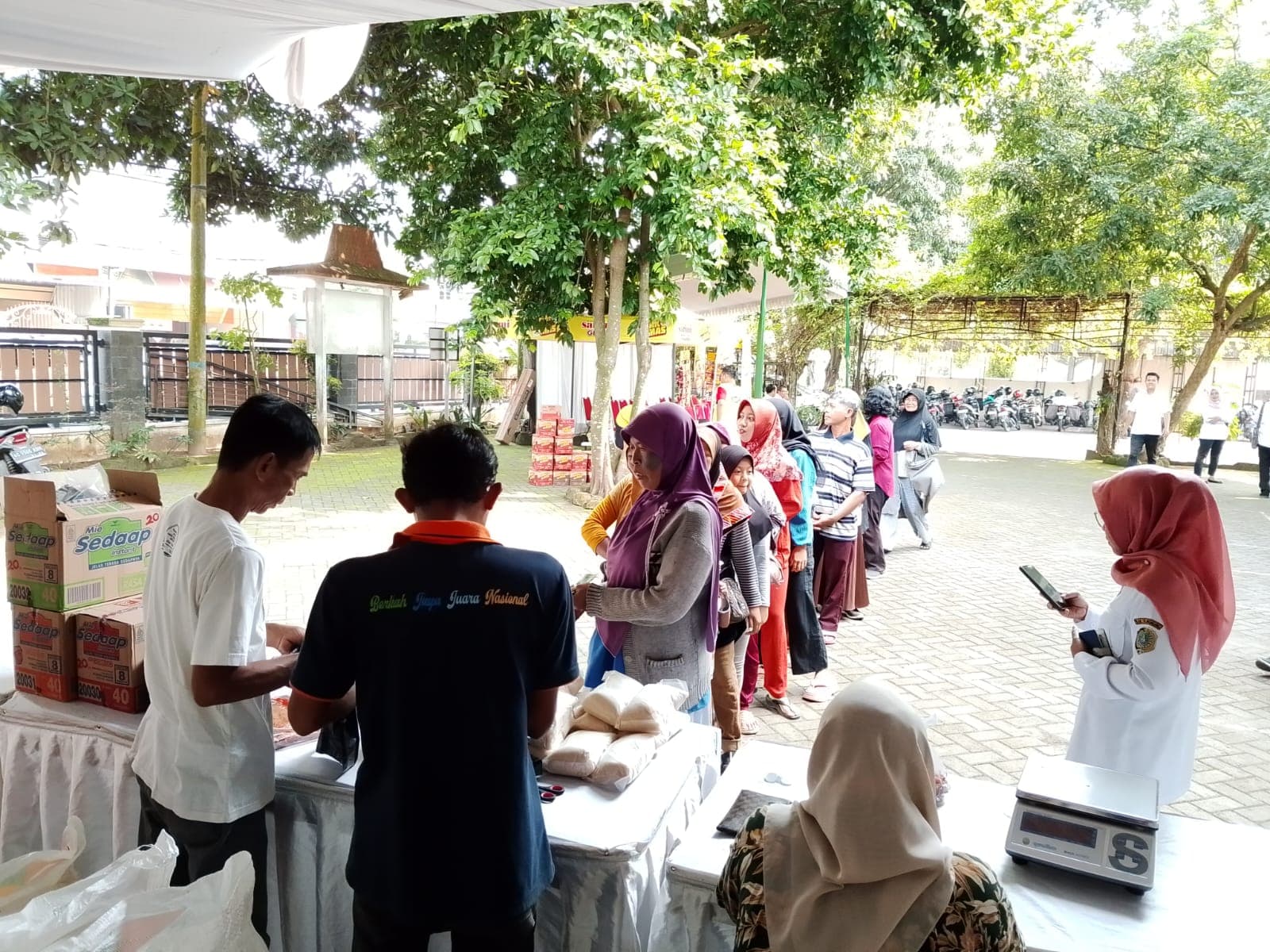 Operasi Pasar Stabilisasi Harga Barang Kebutuhan Pokok Dan Pengendalian Inflasi Menjelang HBKN Idul Fitri 2025